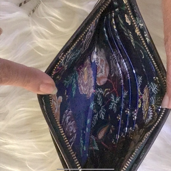 EUC Tory Burch Floral Wallet - Picture 5 of 5